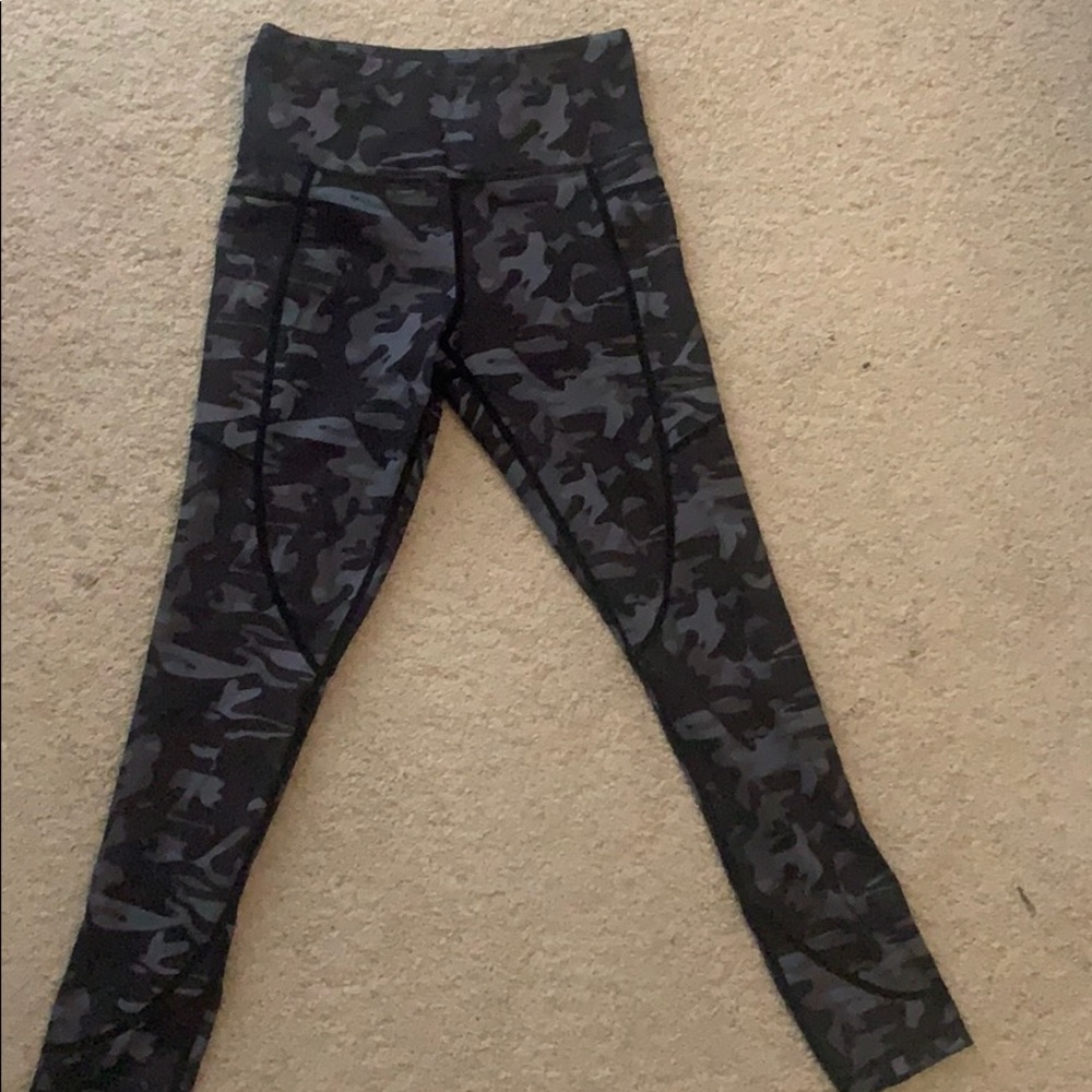 Zyia Camo leggings NEVER WORN